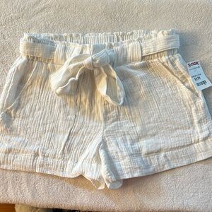 NWT Indigo Rain White Shorts Size Medium